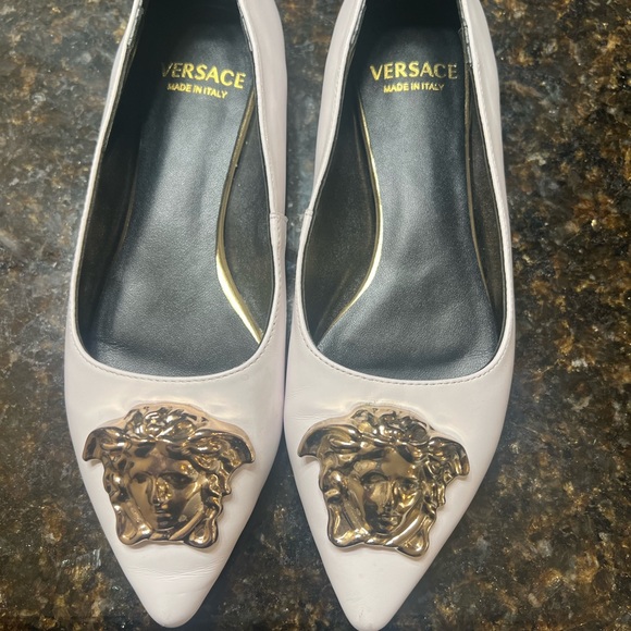 Versace slippers 6.5 . Got them as a gift , time for a change . - Picture 2 of 5